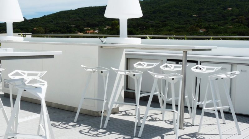 Magis stool one contract SD5490 white skybarMoët Saint Tropez outdoor 01