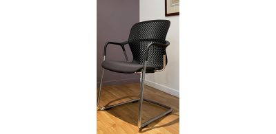 KEYN black chair