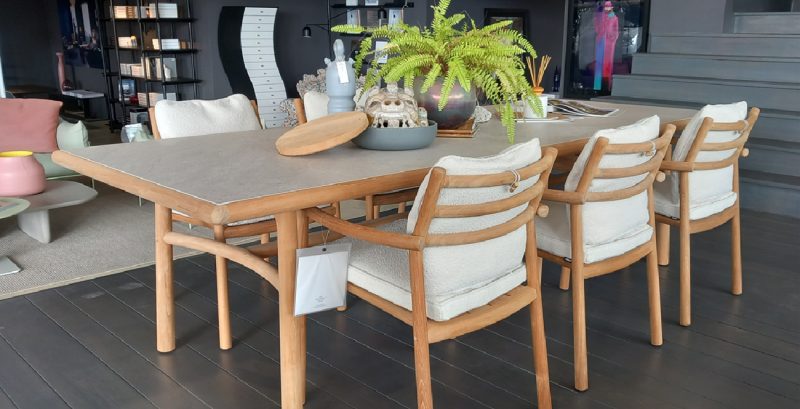 ukiyo dining table